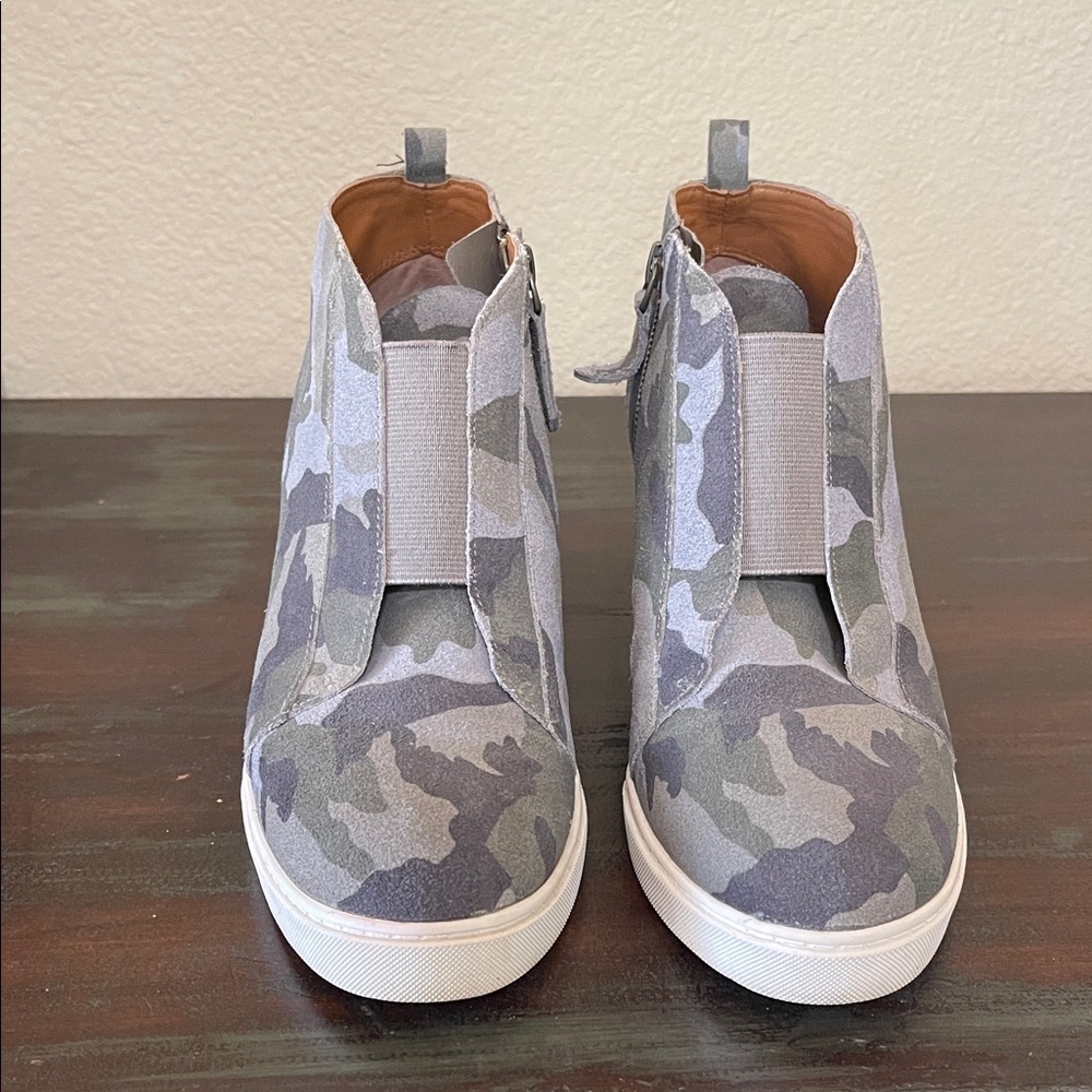 Paolo Camouflage  Sneaker Wedge Size 7